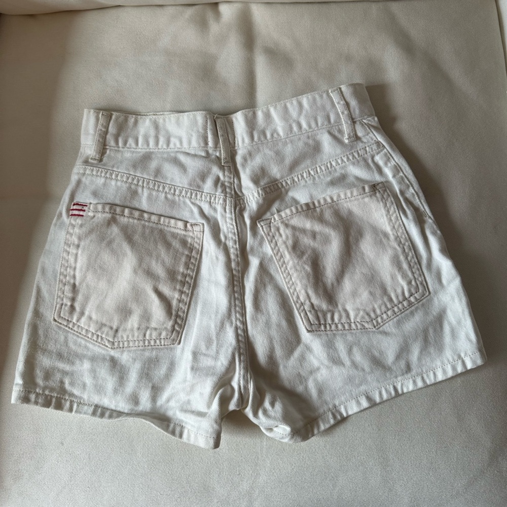 OU High-rise denim short with a two-tone twist. Size 24. Used in good condition.
